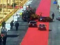 Sisi'nin Araç Konvoyuna Kırmızı Halı Serildi