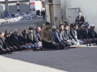 Cizre'de Sokakta Cuma Namazı Kılındı