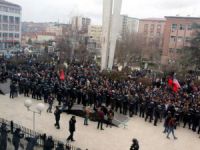 Kosova'da Gerilim Tırmanıyor