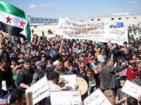 Suriye Halkı “Devrimimiz Sürüyor!” Sloganıyla Alanları Doldurdu!