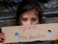 Binlerce Mülteci Makedonya-Yunanistan Sınırında Ölümle Boğuşuyor