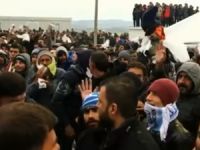 İdomeni'deki Mültecilerden Protesto: Sınırları Açın!