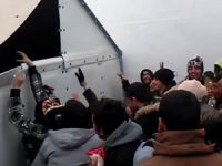 Yunanistan'da Yardımlar Gayr-i İnsanî Bir Şekilde Dağıtıldı!