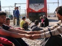 İdomeni'de Mülteciler Demiryolunu Kapattı