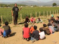 İdomeni'deki Sığınmacı Kampına Çadırdan Okul