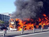 Topkapı Durağında Metrobüs Alev Alev Yandı!