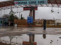 Saldırılardan Kaçan Binlerce Suriyeli Türkiye'ye Yöneldi