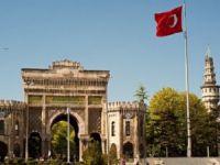 İÜ'de Solcu Çetelerin Hakaret Afişlerine İzin Verilmedi