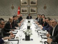 Davutoğlu: Dışarıdaki Düşmanlar Değil, İçerideki Hâinler Zorladı