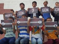 Suriyeli Yetimler Halep'teki Saldırıları Protesto Etti