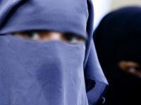 Danimarka'daki Bir Lisede Peçe Yasaklandı!