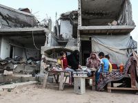 Filistinli Aile İşgalci İsrail'in Yıktığı Evlerinde İftar Açıyor!