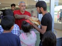 Elazığ'da Mülteci Ailelere Ücretsiz Ekmek Dağıtılıyor
