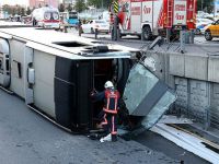 İstanbul'da Metrobüs Devrildi: 10 Kişi Yaralandı