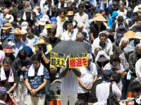 Japonlar ABD Üssüne Karşı Yürüdü