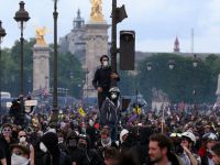 Paris Valiliği'nden Sendikalara 'Yürümeyin' Çağrısı