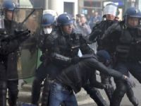 Fransız Polisi Grev ve Protestolardan Yorgun Düştü