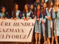 Ege Üniversitesi Mezuniyetinde 'Hendek' Pankartı