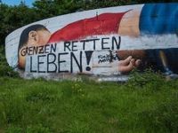 Irkçılardan Alan Kurdi Grafitisine Saldırı