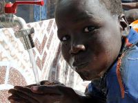 Somalili Mülteciler Su İçin Günde 20 Kilometre Yürüyorlar!