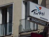 PKK'liler Avusturya'da Turizm Ofisini Bastı