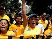 Venezuela'da Muhalifler Sokaklarda