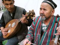 Özbekistan'da Bazı Müzik Aletlerine Yasak