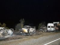 Bitlis'te PKK’lılar Yol Kesip Araç Yaktı