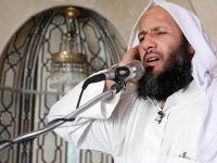 Suriyeli Müezzinin Bombalara Meydan Okuyan Sesi