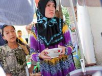 Tacikistan'da Başörtülü Kadınlar Polis Takibinde