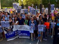 Tesettür Mayo Yasağı Londra'da Protesto Edildi