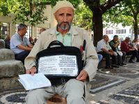 Kapı Kapı Dolaşıp Kur'ân Okumayı Öğretiyor