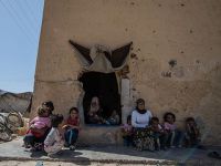 Suriyeli Aile Eski Trafoda Yaşamaya Çalışıyor