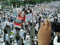 Endonezya'da 1 Milyondan Fazla Müslüman Sokağa Döküldü!