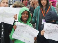 Fransa'nın Utanç Kampı Boşaltıldı, Yüzlerce Çocuk Ortada Kaldı