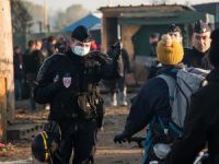 Calais'den Ayrılmayan Sığınmacılar Gözaltına Alındı