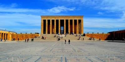 Anıtkabir’de sorun kökeni değil, şirkin sembolü olmasıdır!
