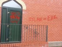 İngiltere'de 3,5 Yılda 100'den Fazla Camiye Saldırı