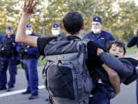 Macar Polisine Taş Atan Suriyeliye 10 Yıl Hapis!