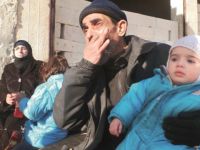 24 Saat Boyunca Soğukta Bekletildiler!