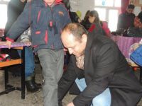 Hayırda Buluşanlar Topluluğu Köydeki Minik Yürekleri Sevindirdi