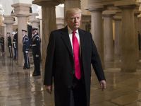 Trump’ın Göçmen Kararı Askıya Alındı