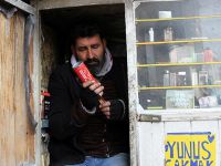 Bir Metrekarelik Kulübede 17 Yıldır Ekmek Parası Kazanıyor