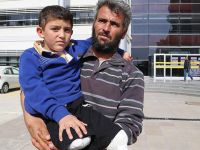 Suriyeli Baba, Esed’in Pilotu Hakkında Suç Duyurusunda Bulundu!