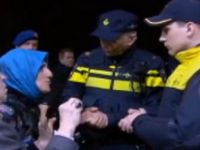 Hollanda’da Aile Bakanı'nın Aracı Durduruldu