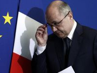 Usulsüzlük Yapmakla Suçlanan Fransa İçişleri Bakanı İstifa Etti