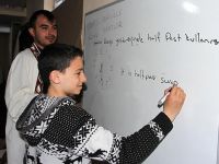 İmam Çocuklara Camide Eğitim Veriyor