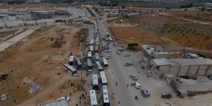 Suriye'de Rejim Kuşatmasındaki Vaer'den Tahliyeler Sürüyor