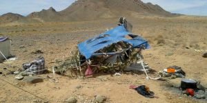 Çölde Mahsur Kalan Suriyeliler Yardım Bekliyor!