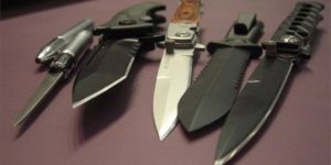 İngiltere’deki Okullarda 2 Binden Fazla Silah Ele Geçirildi!